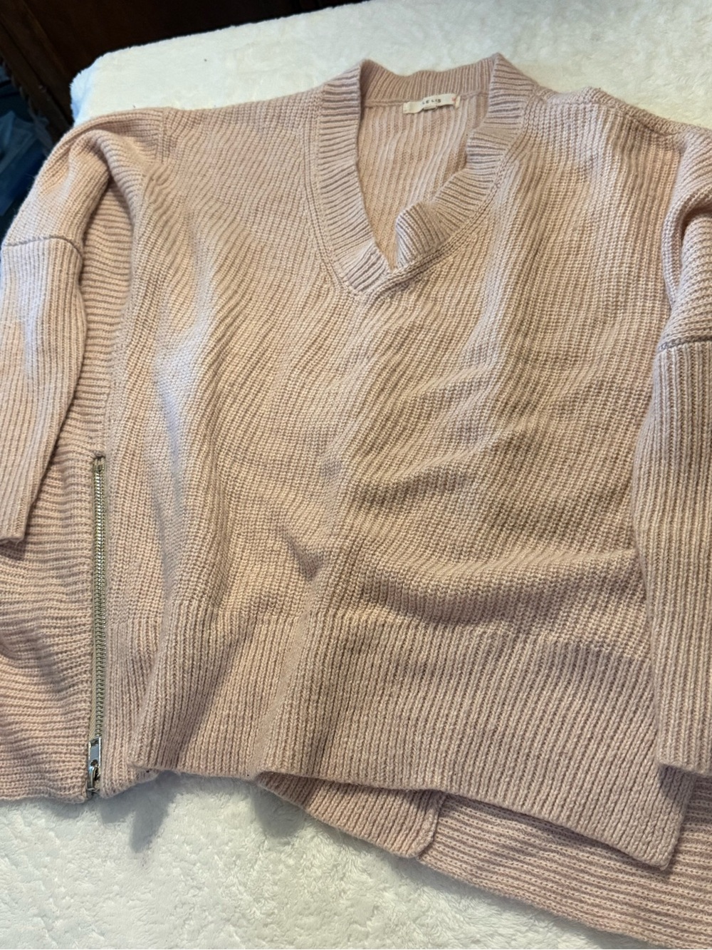 Le Lis V-Neck Ribbed Sweater in Blush Pink with Side Zip